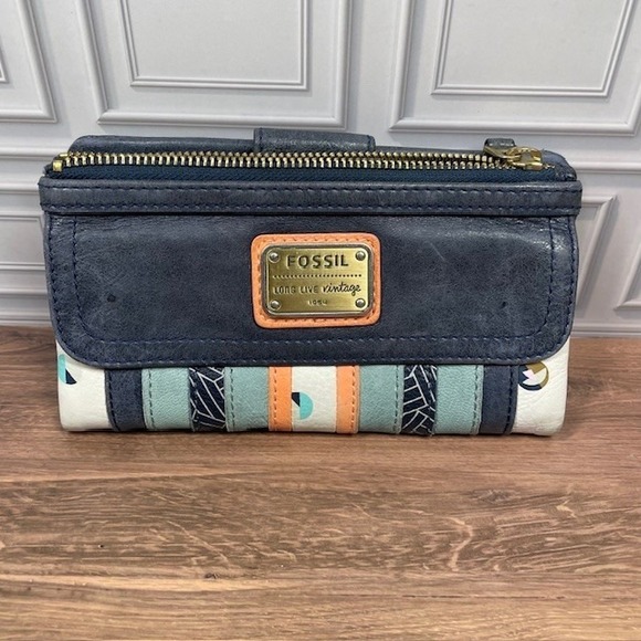 Fossil Long Live Vintage 1954 Blue Pink White Patchwork Leather Wallet Clutch - Picture 1 of 8